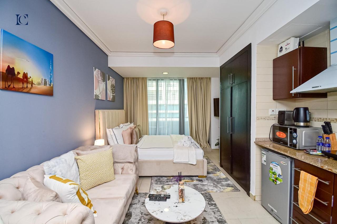 Apartment Well-kept Furnished In Jumeirah Towers - Chr *